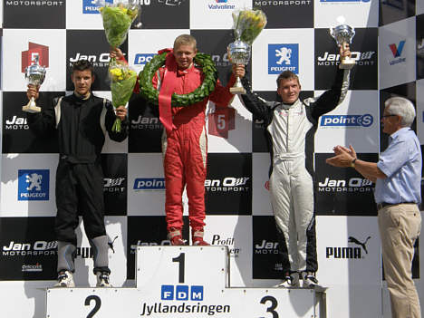 Dennis Lind på 2. pladsen, her sammen med løbets vinder Kevin Magnussen samt Søren Mosebo på 3. pladsen.